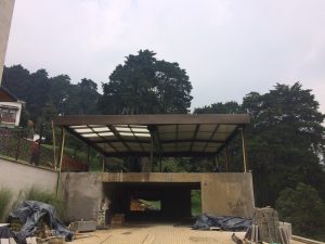 ESTRUCTURA METÁLICA Y CUBIERTA PARA ZONA LUDICA